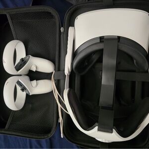 VR Headset with Controllers - White